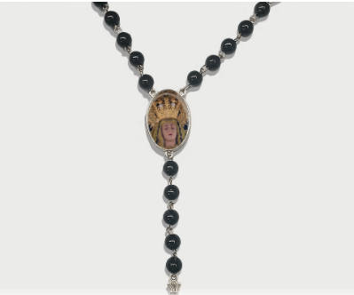 Rosario Amargura color negro.